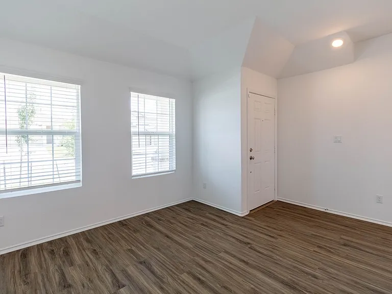 5601 Bellissima Way — Photo 4