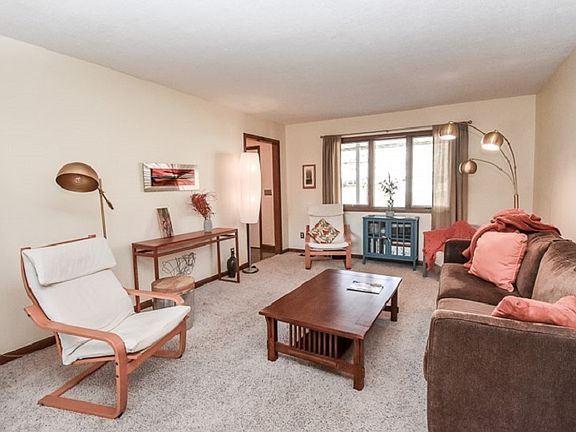 4th image of 3752 S Bainbridge Dr