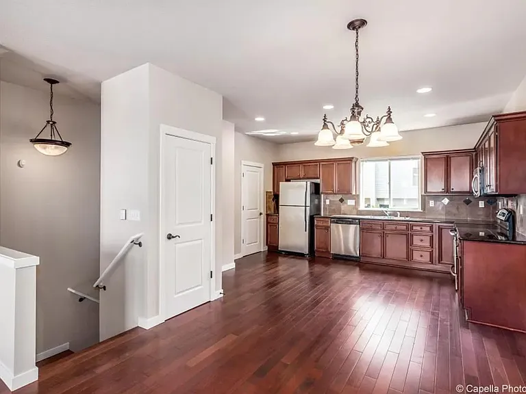 410 NE Patricia Ann Pl — Photo 6
