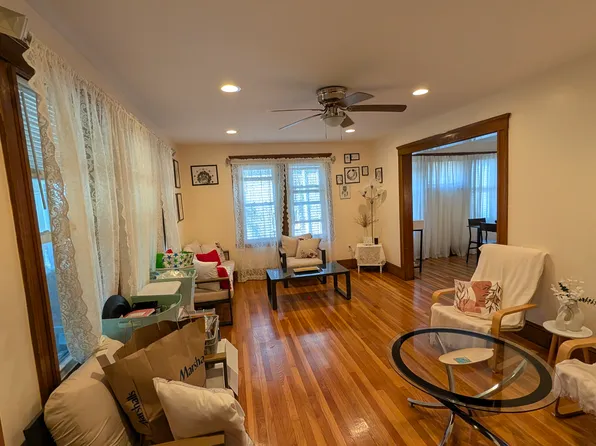 27 Menotomy Rd Floor 2, Arlington, MA 02476