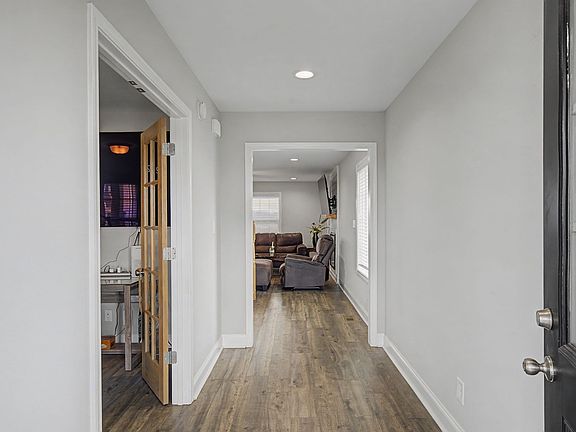 4th image of 1317 Shaughnessy St