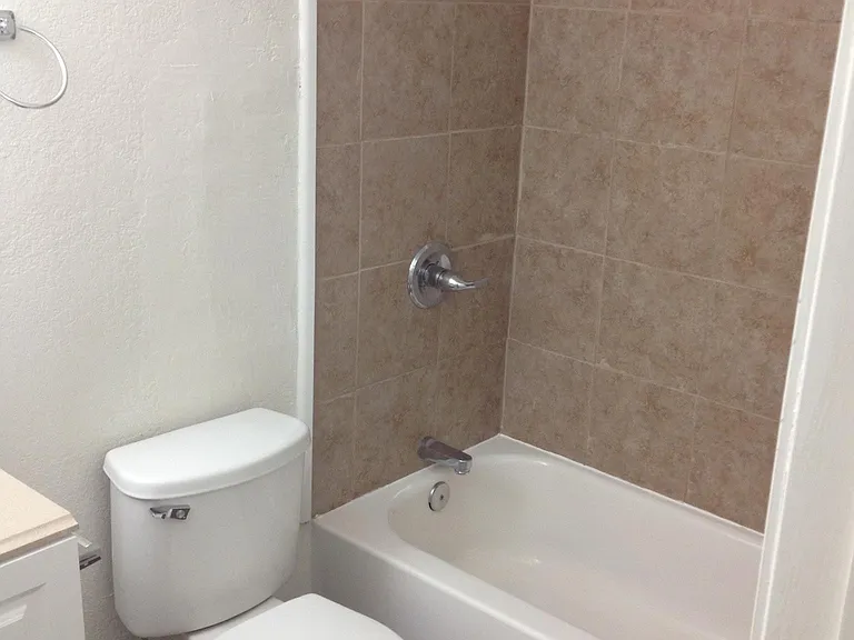 706 W 11th St #1 — Photo 19