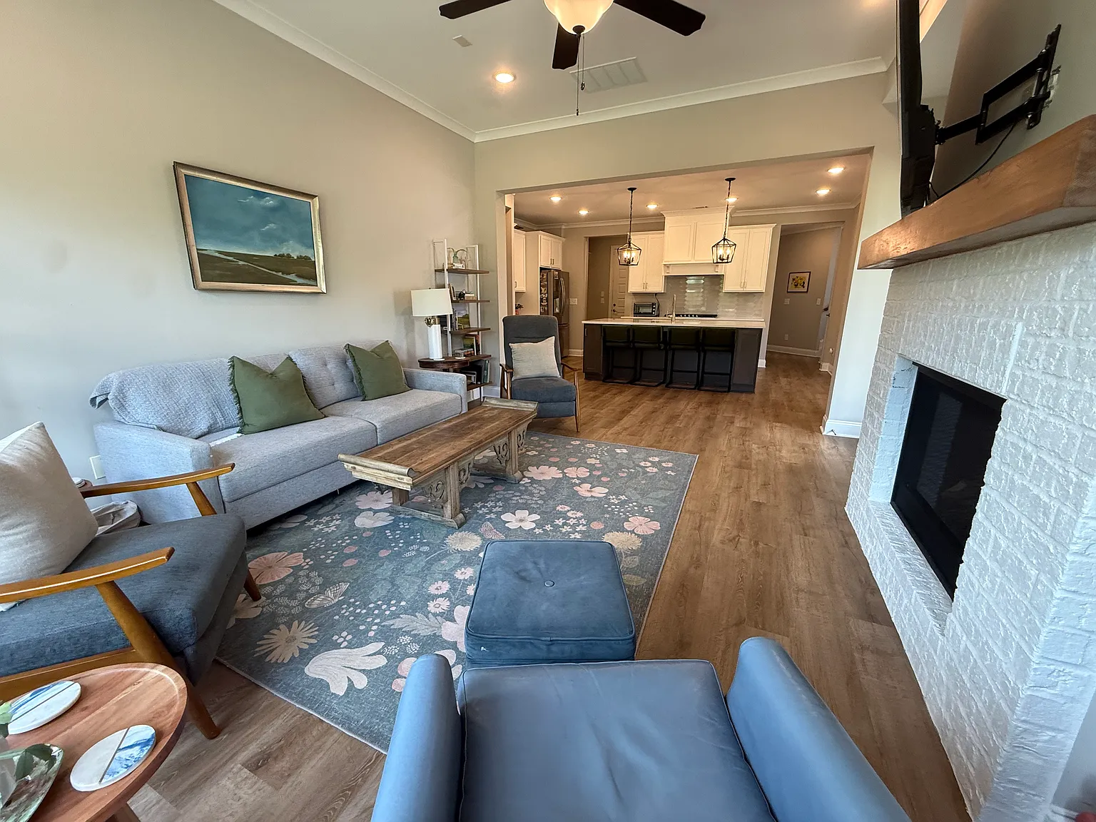 4 bed, 2399 sqft, $3,350 — Photo 4
