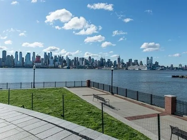 20 Avenue At Port Imperial image 42 of 45