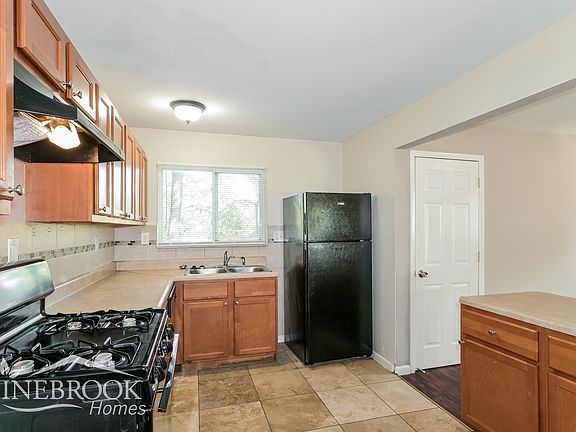 5th image of 5188 Carey Ln