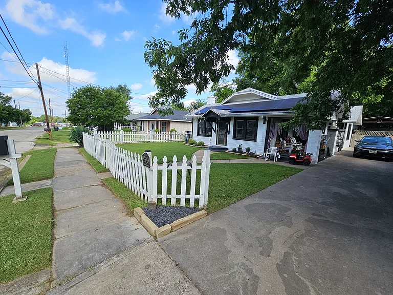 113 Claude Ave — Photo 2