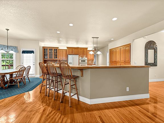 3rd image of 18 McKenzie Dr