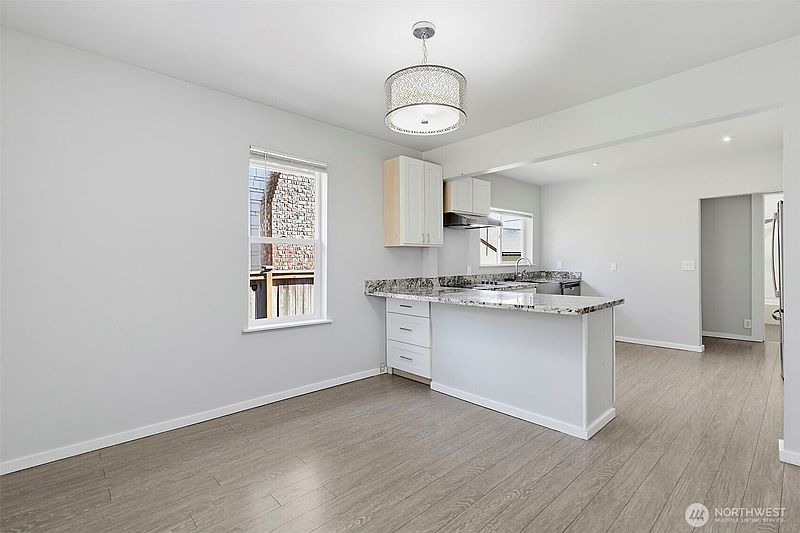 5th image of 5454 35th Avenue SW
