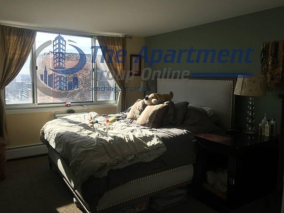 3rd image of 2144 N Lincoln Park W APT 14C