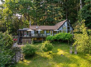 520 Collins Rd, Bowen Island, BC V0N 1G1
