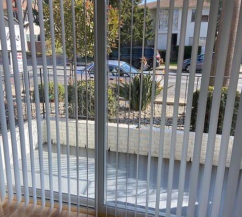 3rd image of 850 Roble Ave APT A