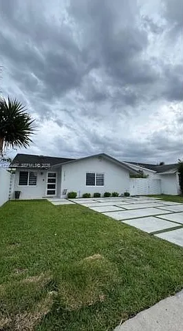 3 bed, 2.0 bath, 1484 sqft, $3,900 — Photo 2