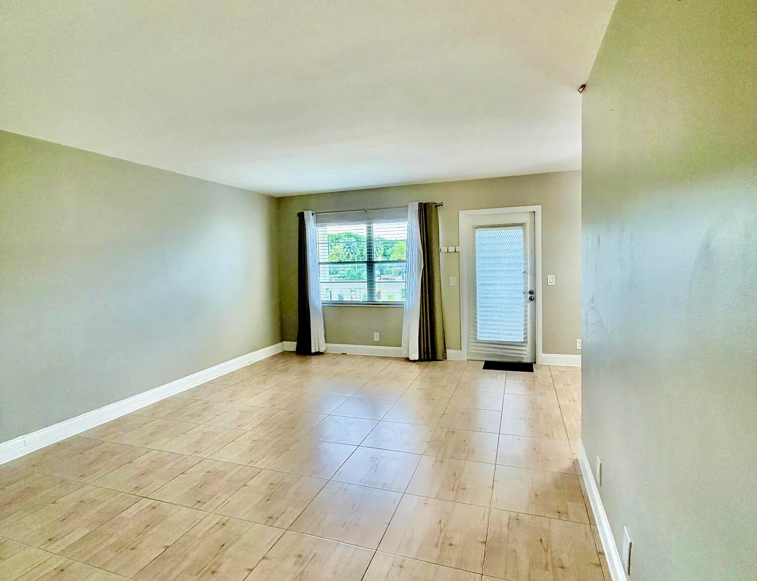 2 bed, 1.5 bath, 835 sqft, $1,650 — Photo 4