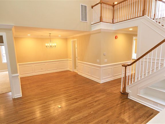 L/room, dining area, loft