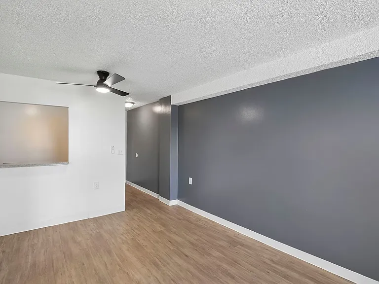 Riverview Apartments — Photo 18