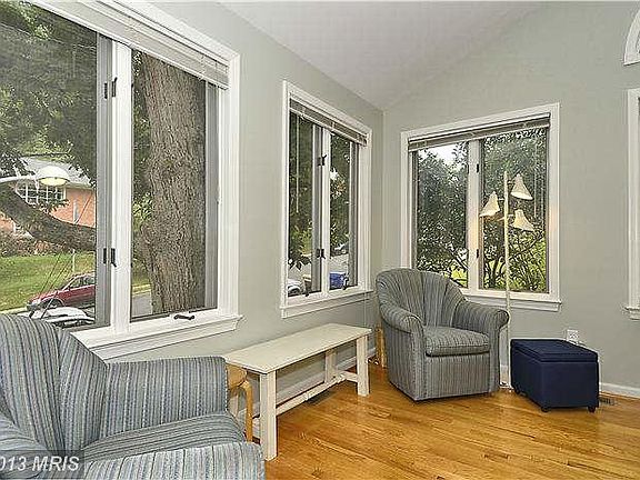 3rd image of 10 N Montague St