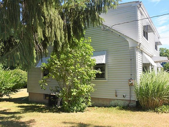 5th image of 171 Main St