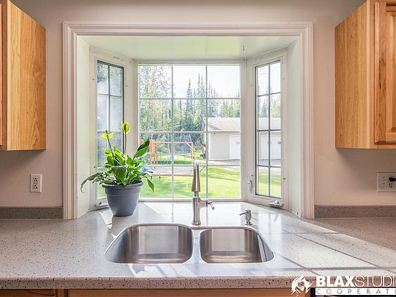 3rd image of 1091 Vincent Ct