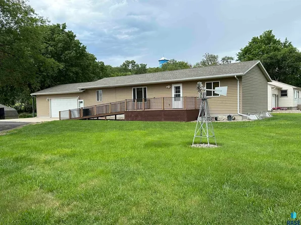 106 2nd St, Lesterville, SD 57040