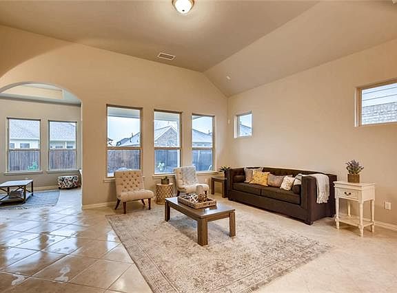 4th image of 208 Orvieto Ln