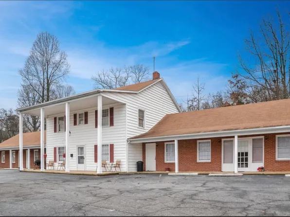 671 E Court St #12, Marion, NC 28752