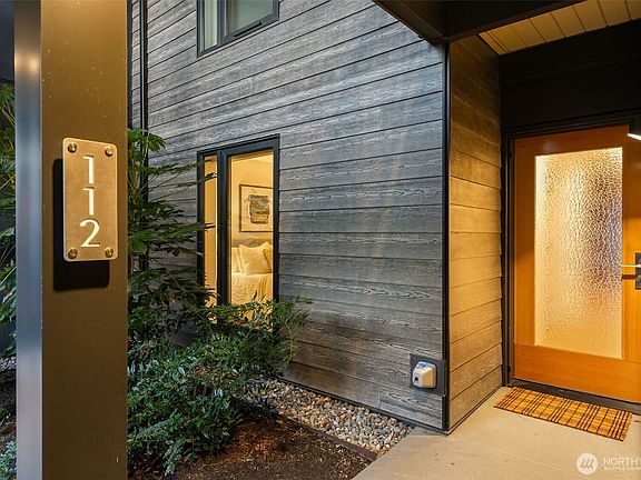 5th image of 428 Harborview Drive SE
