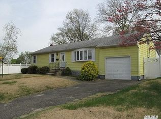 56 Irene St, Lindenhurst, NY 11757