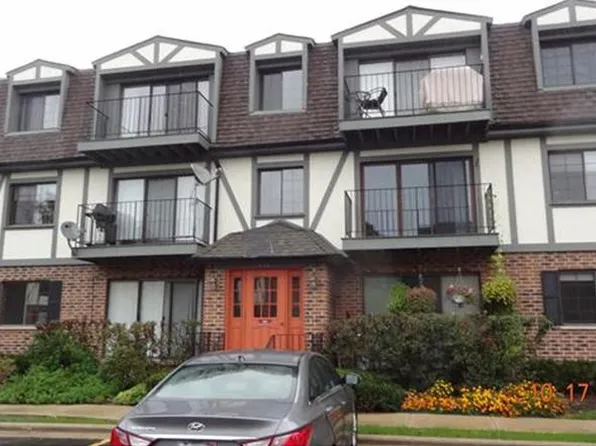 101 Armstrong Dr APT D, Buffalo Grove, IL 60089