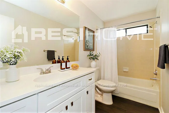 809 Ashmount Ln — Photo 15