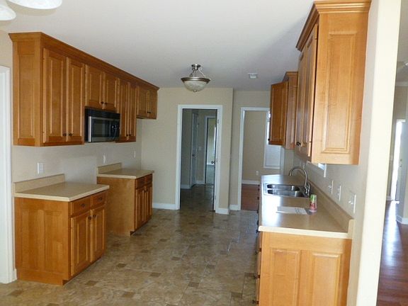 4th image of 307 Ravens Crest Dr