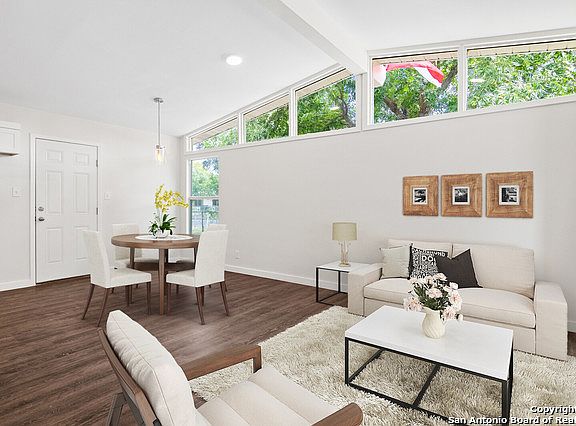 2nd image of 554 Congress Ave