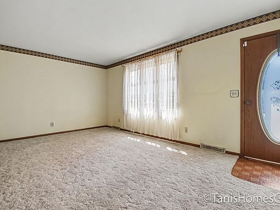 3rd image of 7556 Terrace Ln