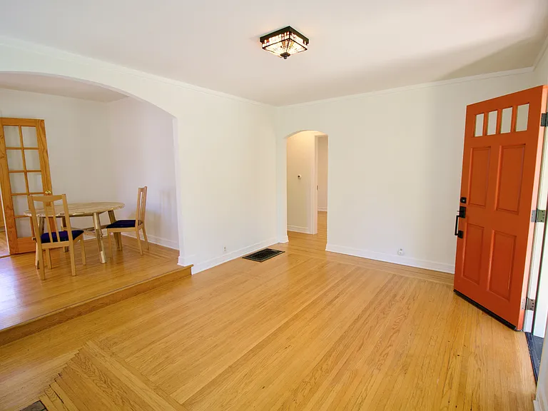 212 Gilbert Ave — Photo 8