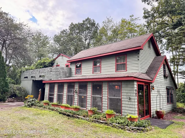 221 Pocono Rd, Pocono Summit, PA 18346