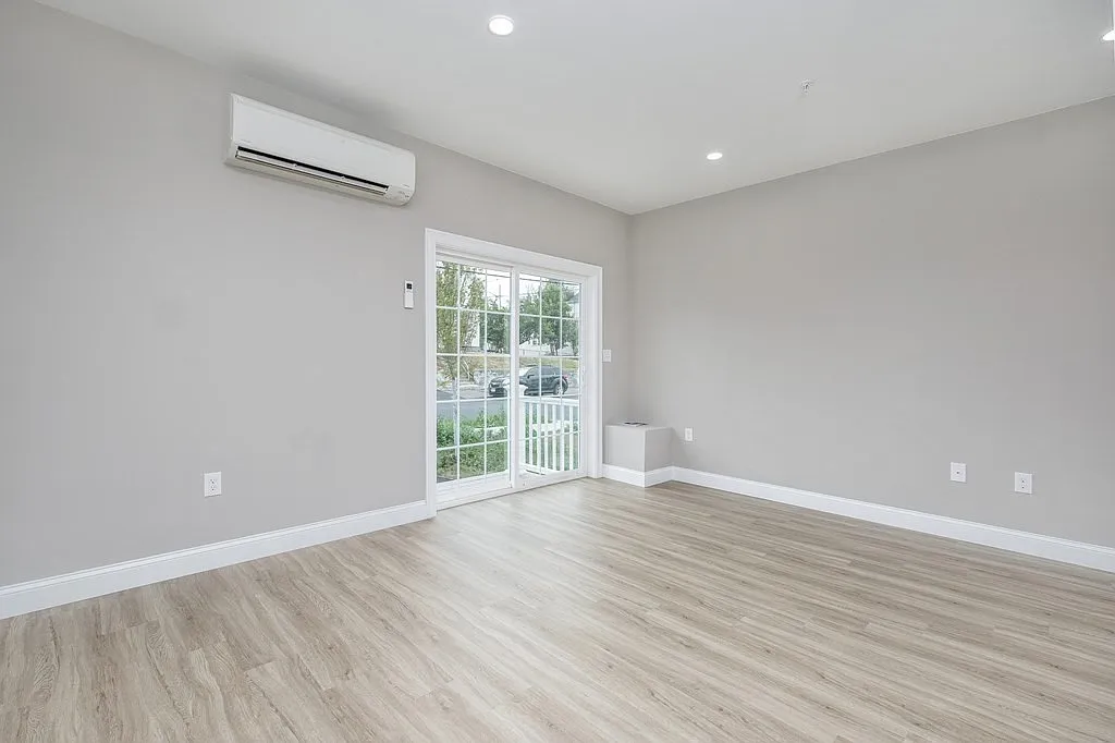 2 bed, 1.5 bath, 1026 sqft, $3,100 — Photo 3