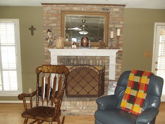 5th image of 303 W Governor Miro Dr