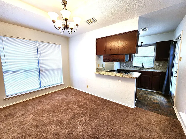 2202 Bolivar St — Photo 10