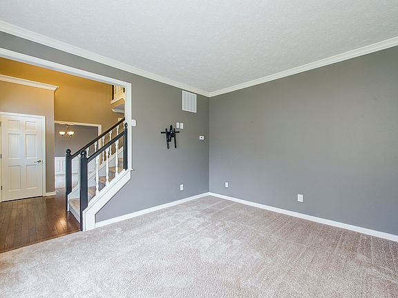 5th image of 10425 Woods Edge Dr