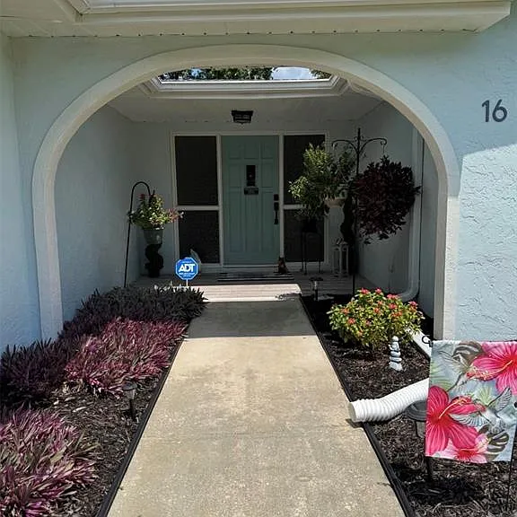16 Courtney Pl — Photo 3