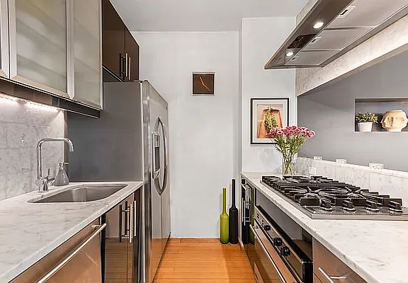 4th image of 16 W 16th St APT 1SN