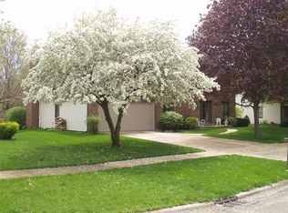 829 Glenmore Ct, Naperville, IL 60540