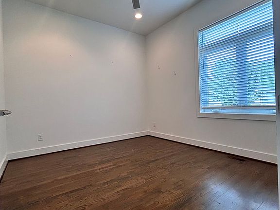 5th image of 913B 14th Ave S
