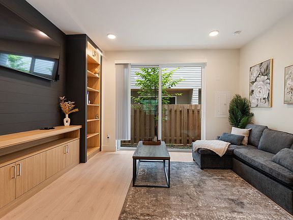 2nd image of 3009 NE Ainsworth St #3009