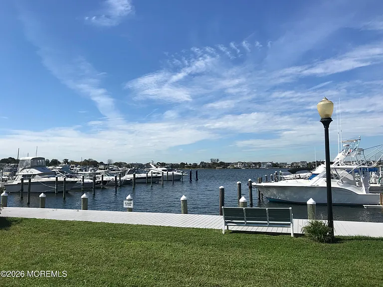 76 Wharfside Dr #404 — Photo 1