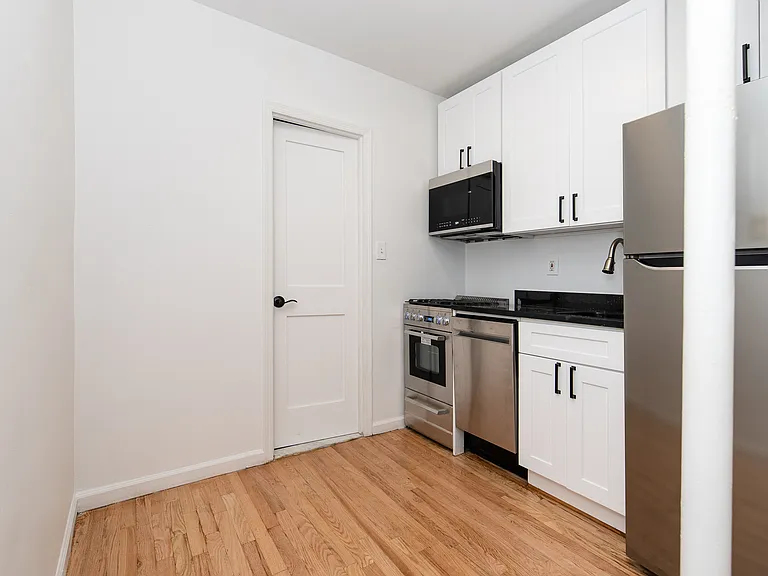213 E 88th St #3FE — Photo 2