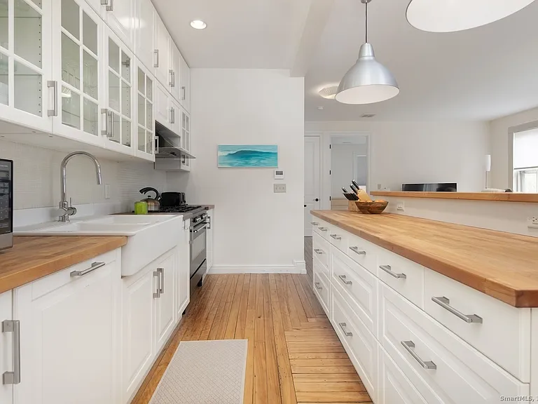 31 Sharon Rd #4 — Photo 4