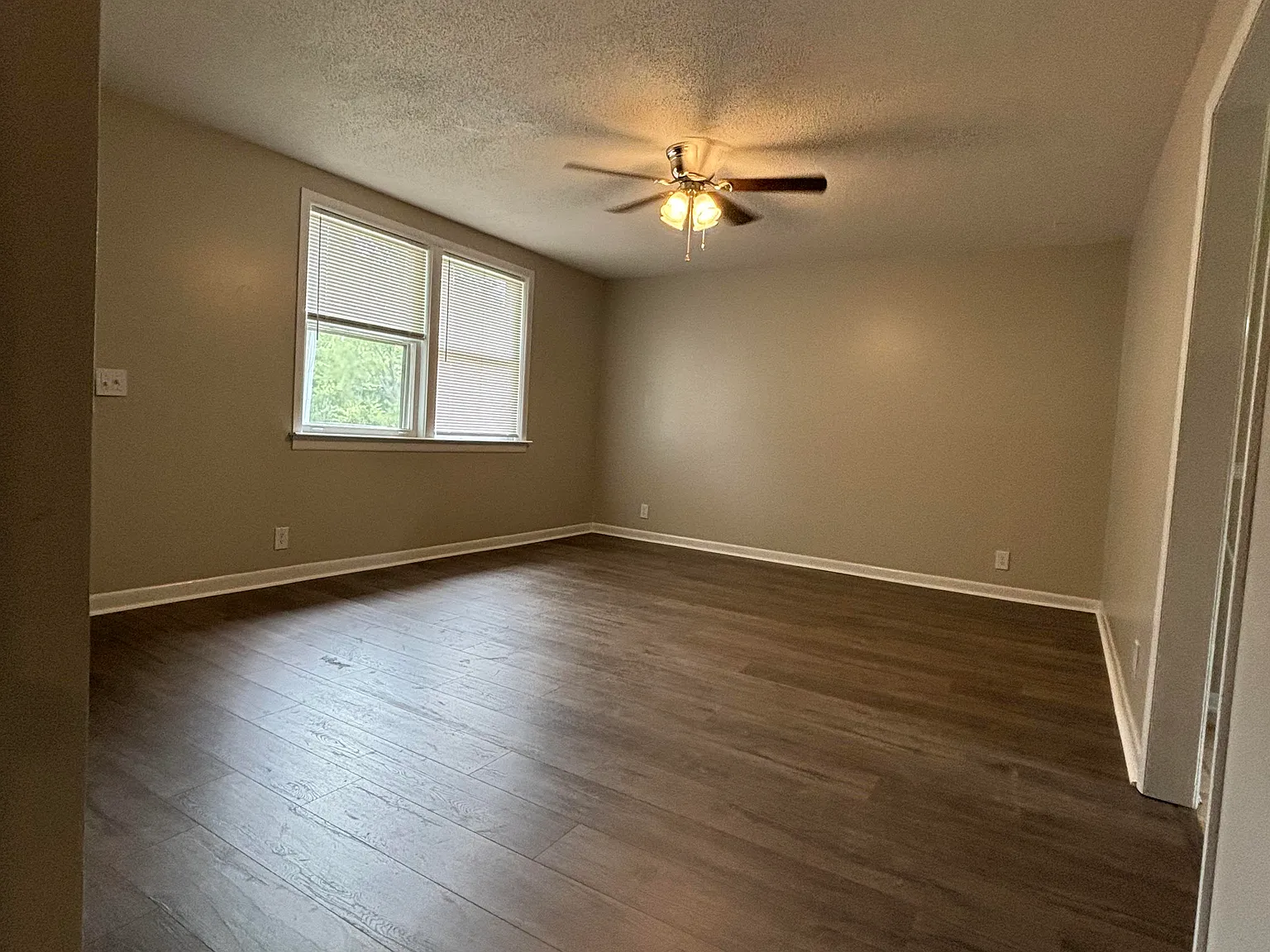 3 bed, 1025 sqft, $1,450 — Photo 2
