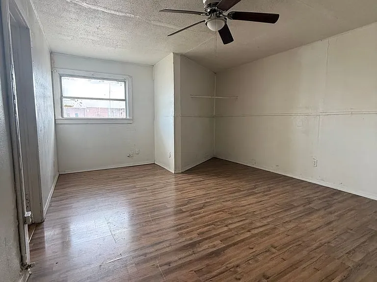 613 W Avenue Gln #D — Photo 9