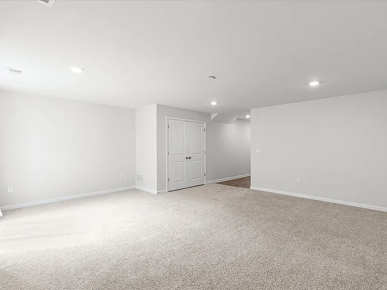 8 Venice Ln — Photo 15