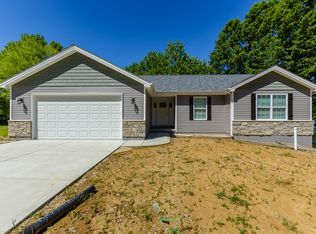 141 Diekamp Ln, Saint Charles, MO